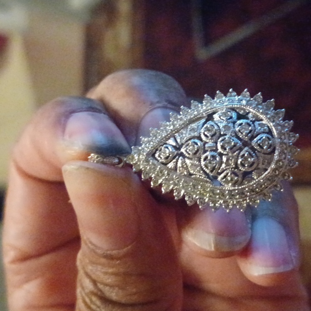 BRILIANT LAB DIAMONDS,  SILVERTONE,1.5 LENGTH, 1 INCH PENDANT, NWOT